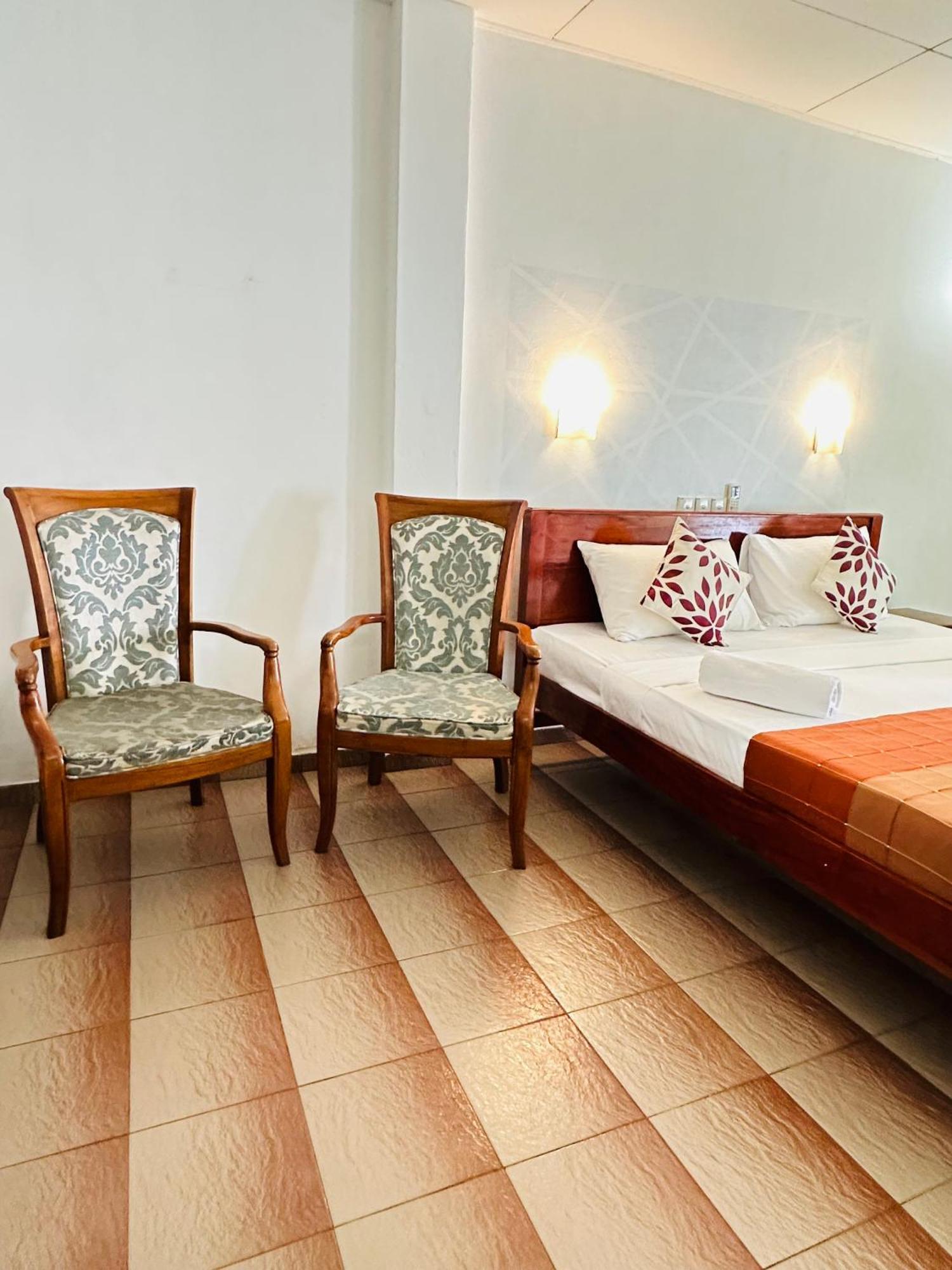 Villa 47 Hikkaduwa Bagian luar foto