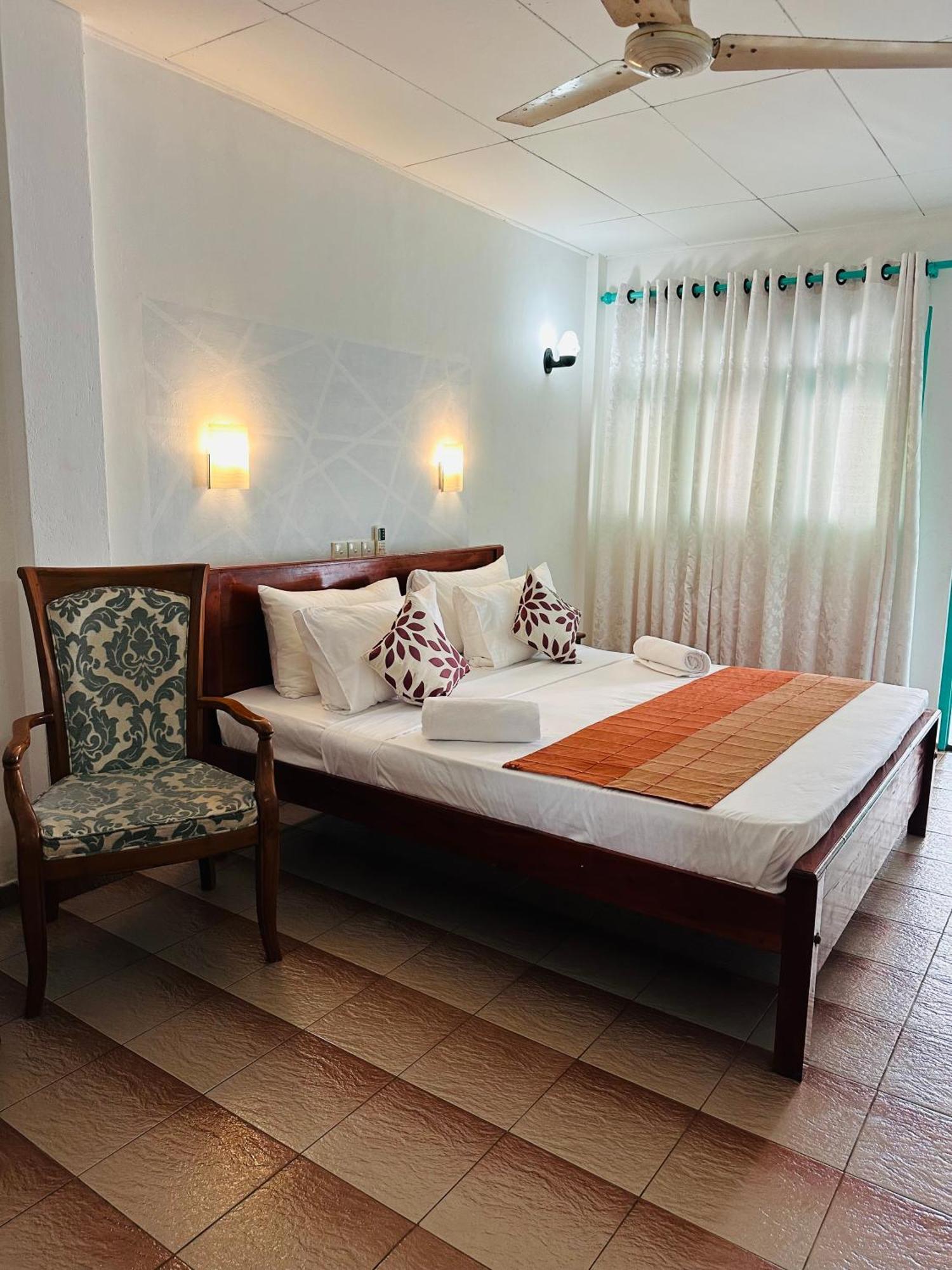 Villa 47 Hikkaduwa Bagian luar foto
