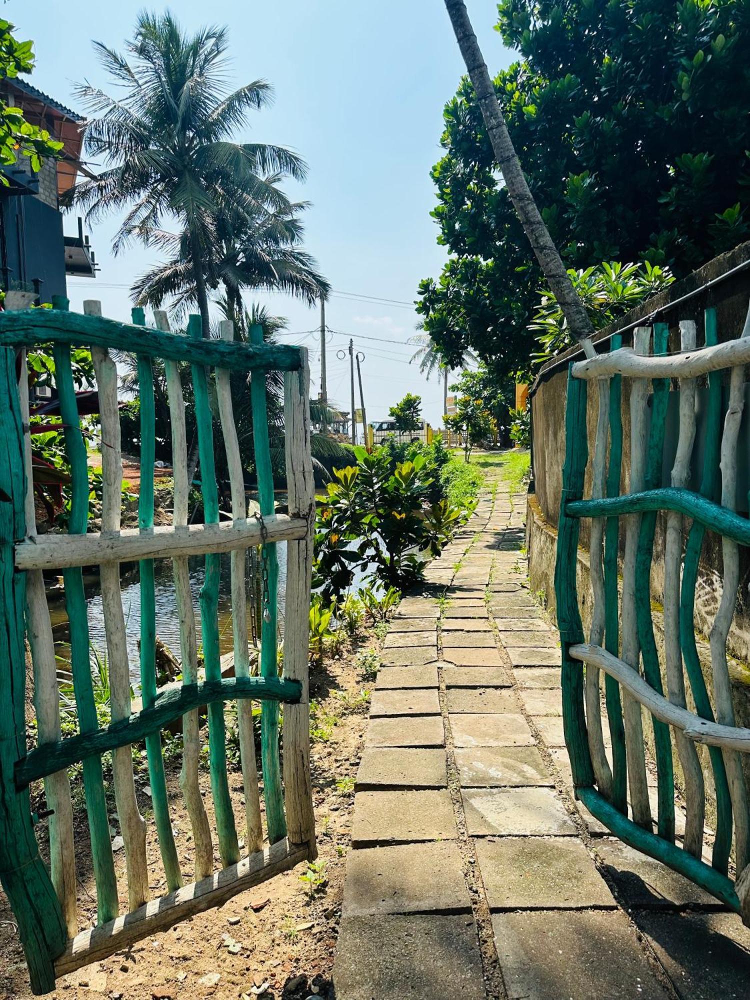 Villa 47 Hikkaduwa Bagian luar foto